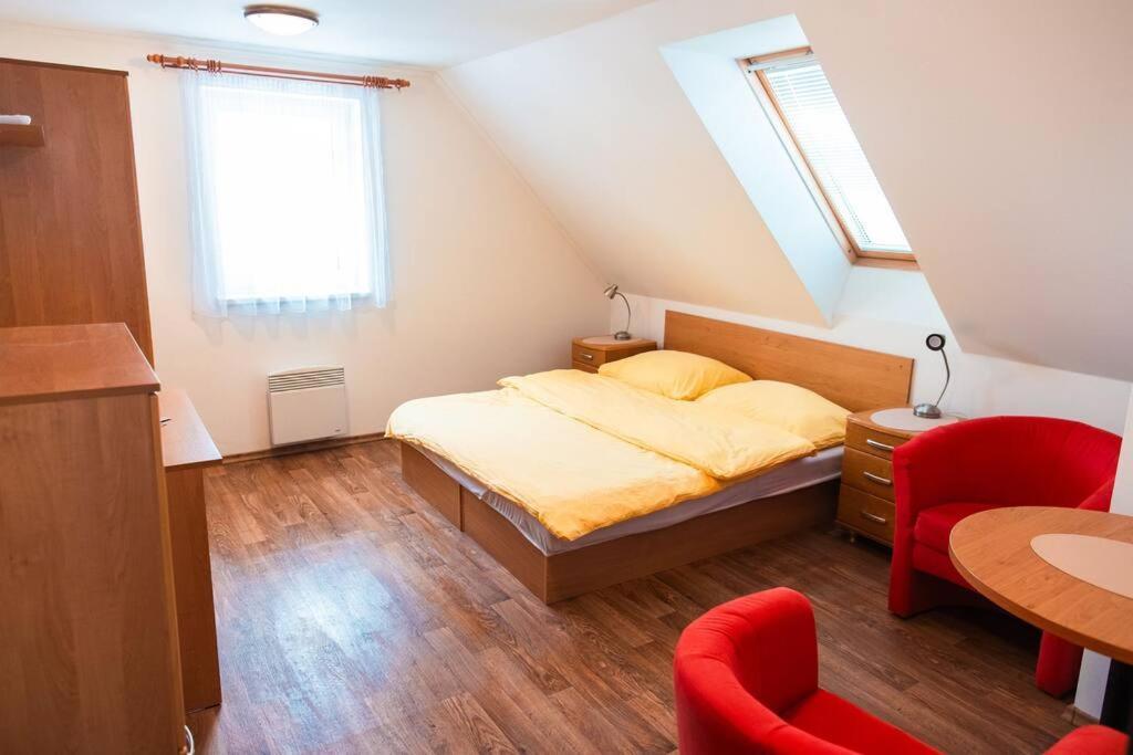 Kolodeje-ubytovani U Reky V Soukromem Arealu-blue Holiday home
